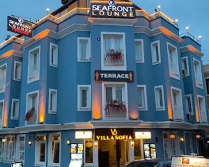 SEAFRONT LOUNGE